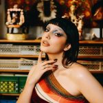 Foto de divulgação do novo álbum de Jenni Mosello, "BRava".