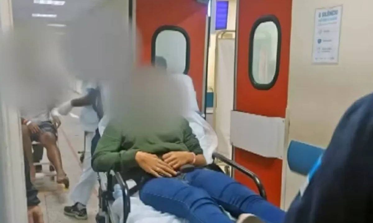 Foto mostra aluna agredida na escola