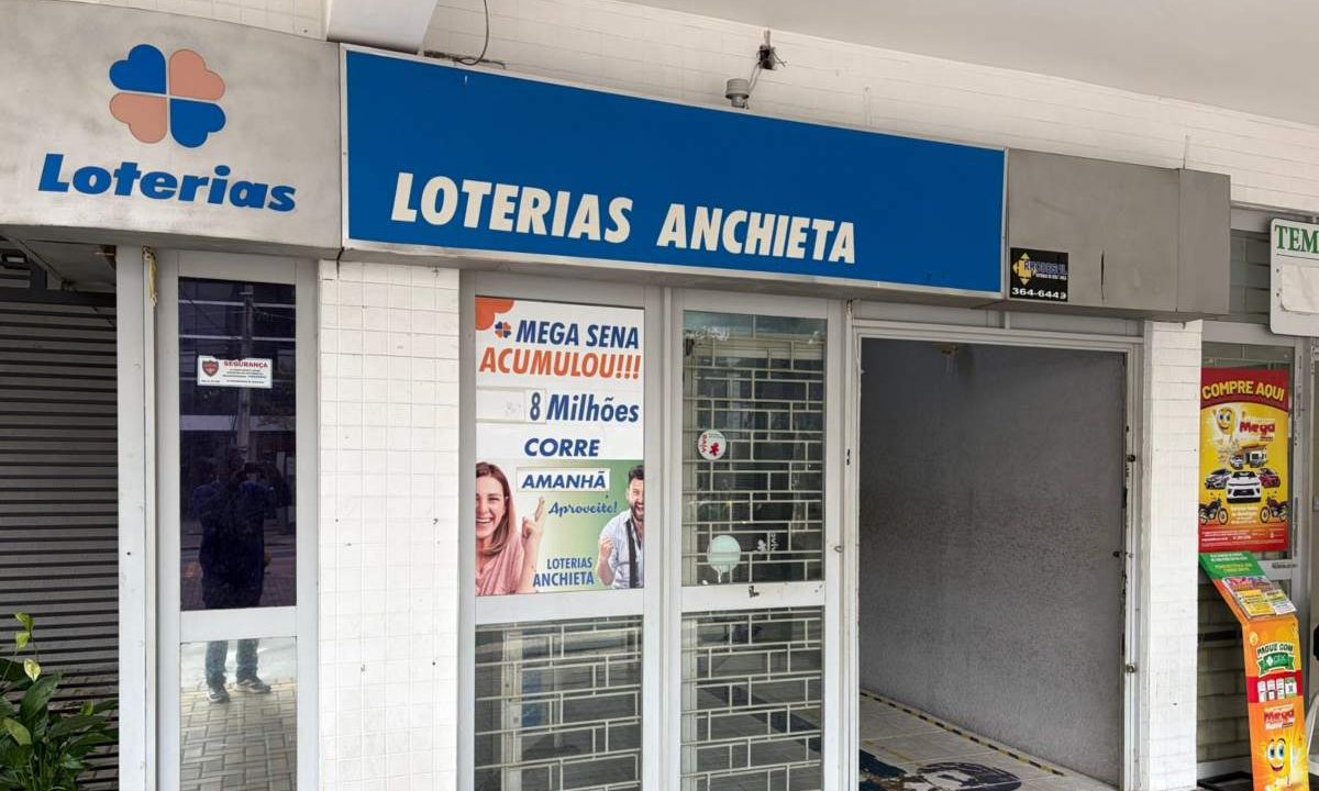 Foto da fachada da lotérica em Curitiba onde saiu a aposta vencedora na Mega-Sena