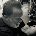 Arnold Schwarzenegger treinando aos 78 anos