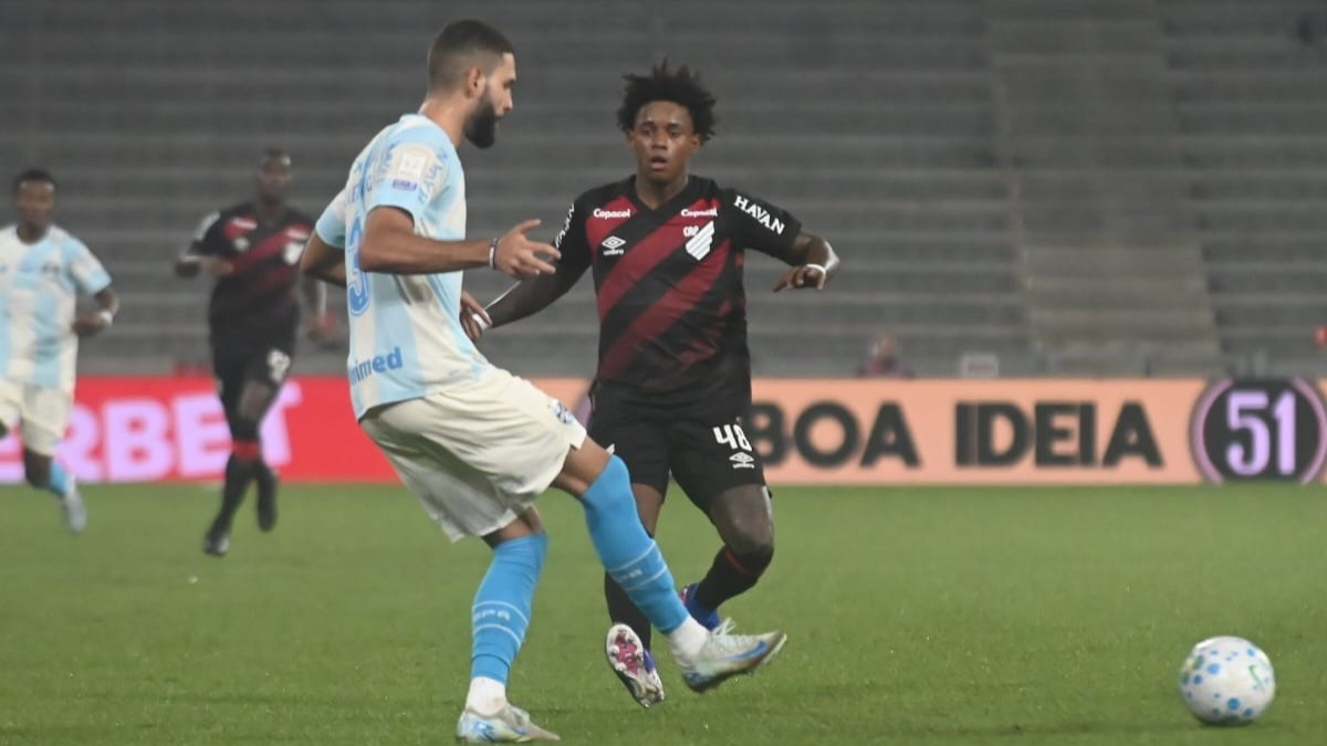 Bruninho e Wagner Leonardo durante Athletico x Grêmio.