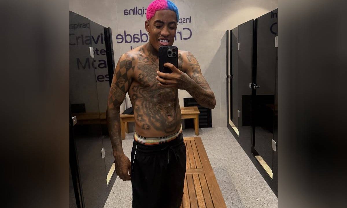 Foto mostra ator pornô preso