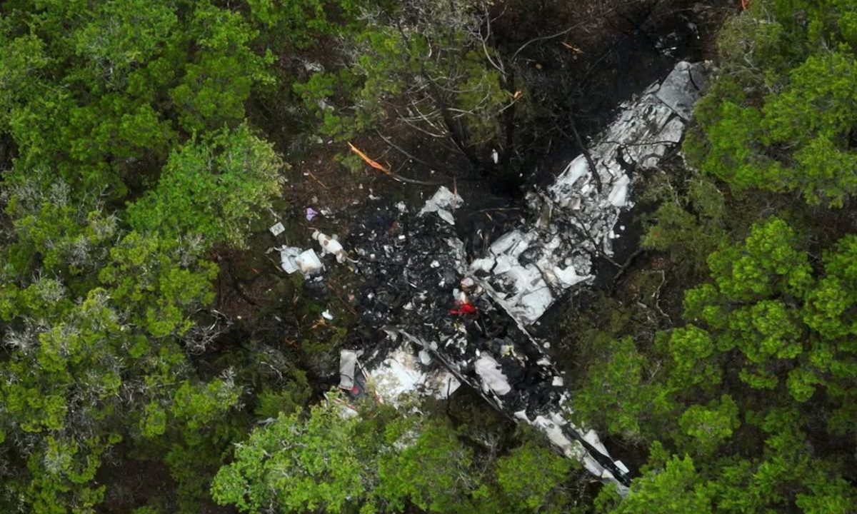 Imagem mostra acidente de avião que transportava jogadores.