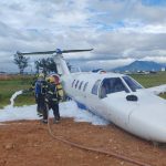 Foto mostra avião que saiu da pista durante aterrissagem