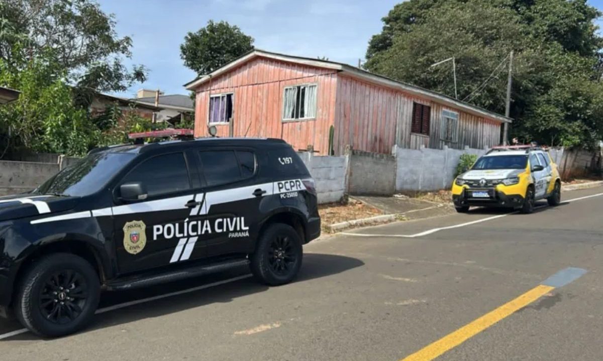 Imagem da casa onde bebê foi encontrado morto, em Ponta Grossa.