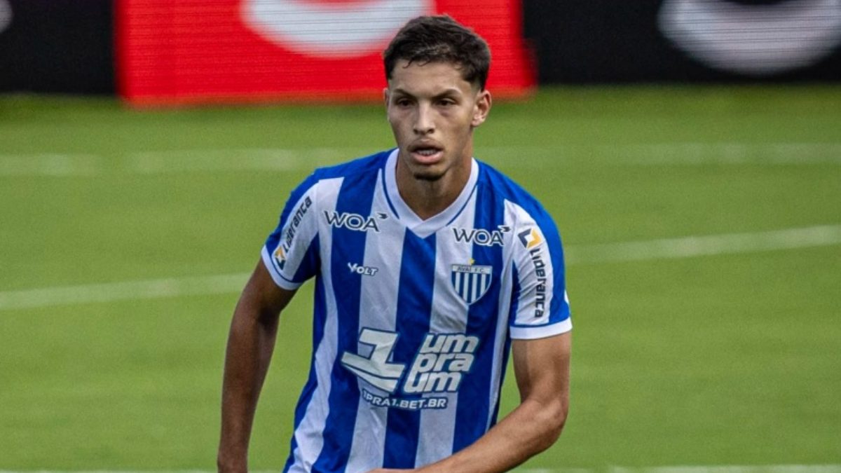 Bruno Baldini, zagueiro do Avaí, em campo