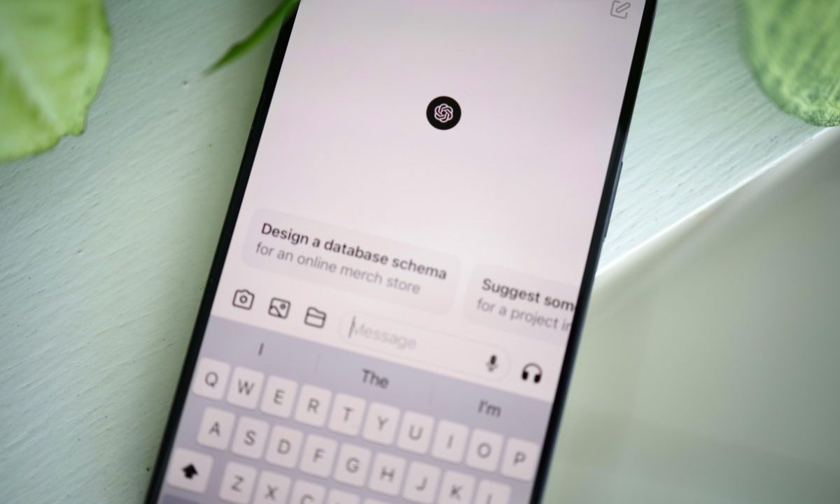 Celular com ChatGPT usado para fraudar concurso