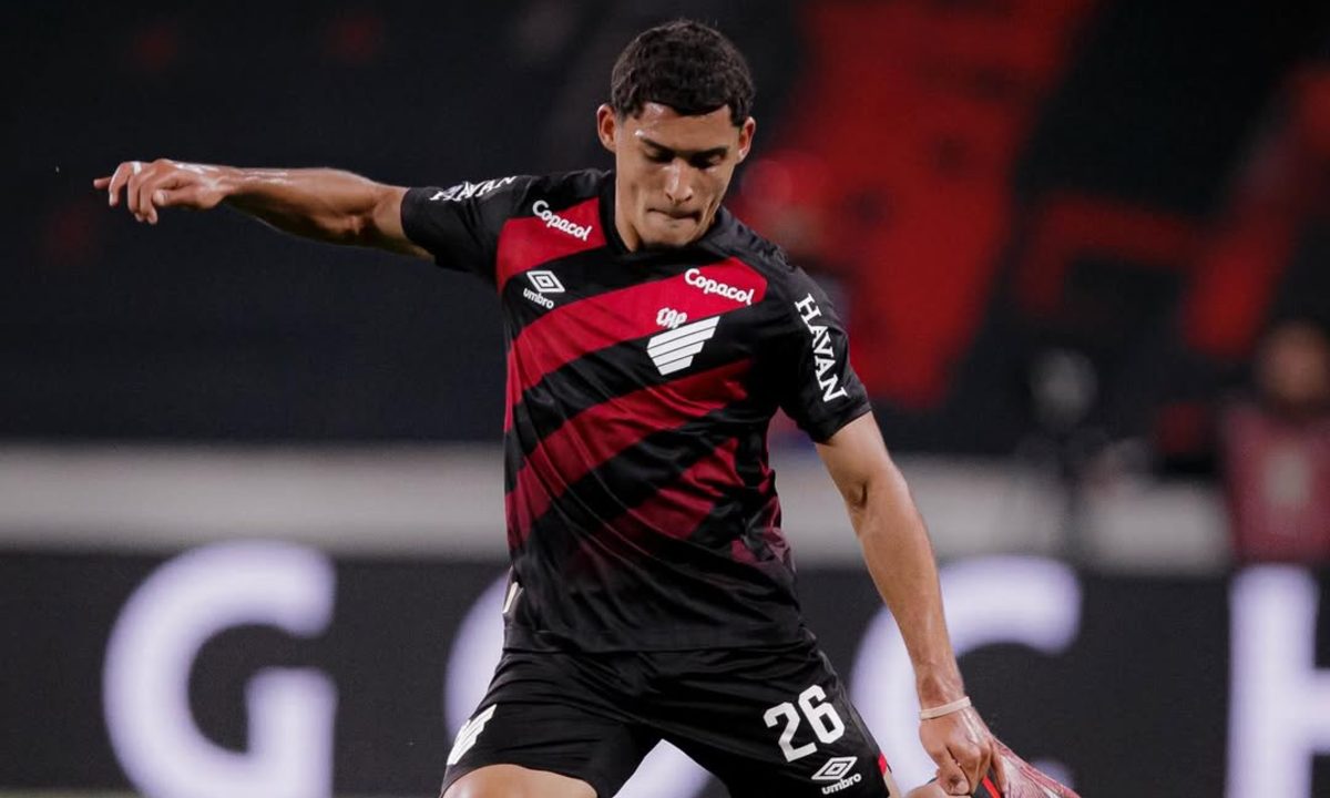 Claudinho ganhou destaque na partida entre Athletico e Flamengo
