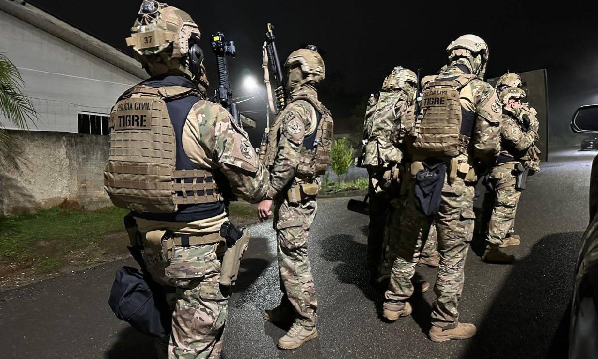 Foto mostra operação contra o Comando Vermelho no Paraná