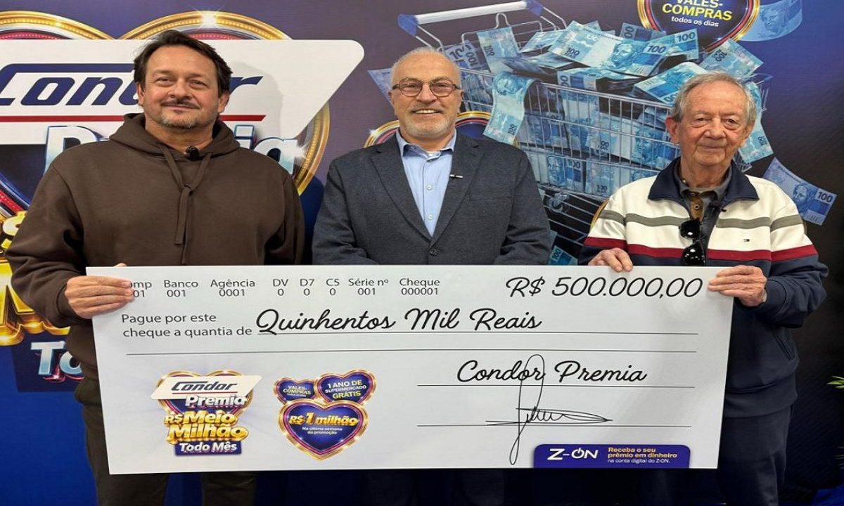 Empresário José Simas segura prêmio da campanha Condor Premia após ganhar R$ 500 mil.