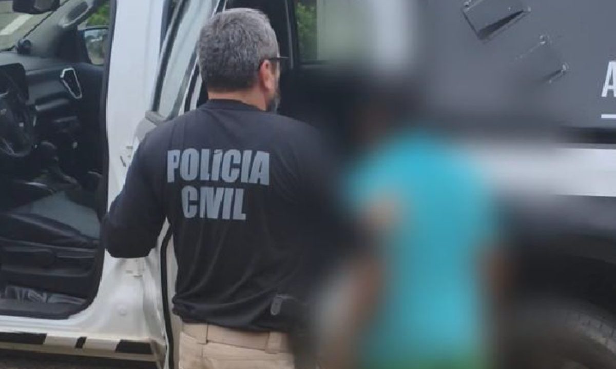 Vizinho que apalpava criança sendo preso