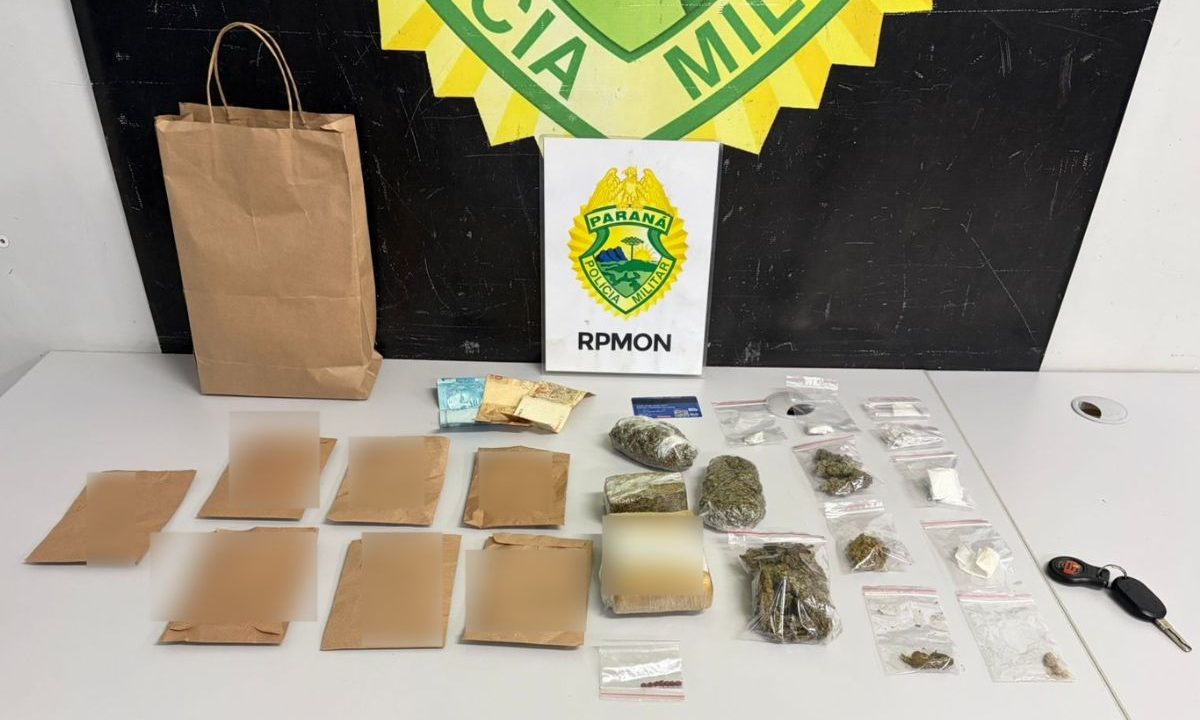 Drogas apreendidas pela polícia durante abordagem no Centro Cívico, em Curitiba. Delivery era feito por suspeito de 35 anos.