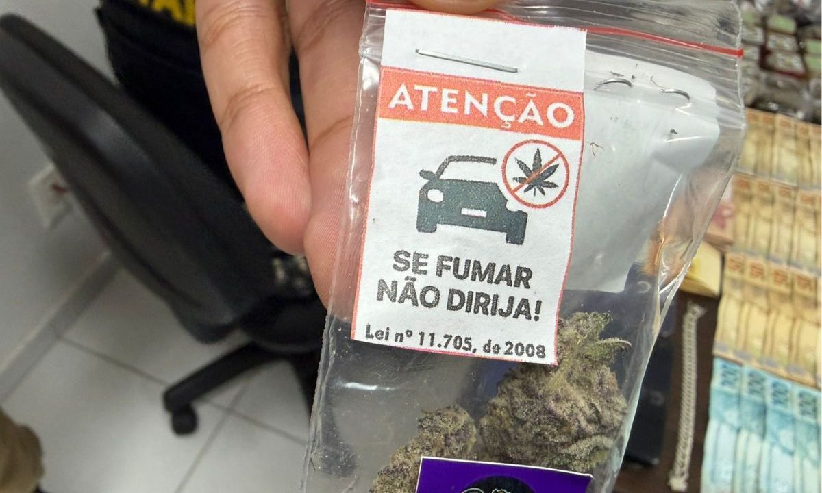 Embalagens com maconha apreendidas pela Polícia Militar em operação na Grande Curitiba. Delivery de drogas teve prejuízo.