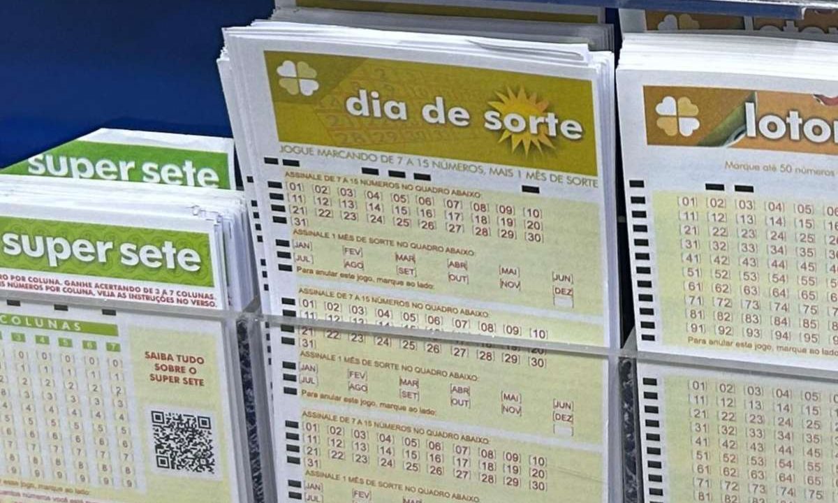 Volante do Dia de Sorte 1216 ao lado de outros