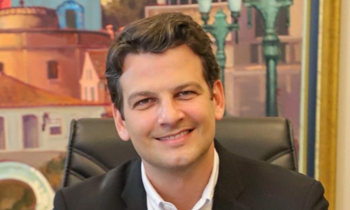 Imagem mostra Eduardo Pimentel, que defendeu as obras na Avenida Arthur Bernardes.