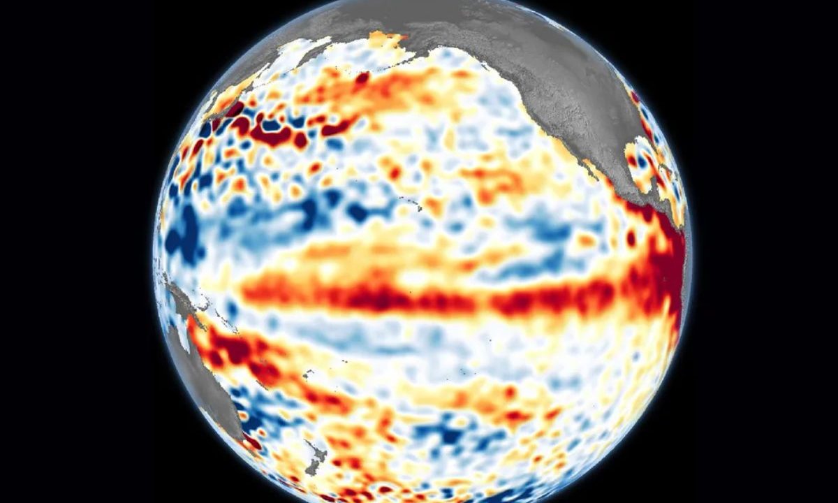 Imagem mostra o Oceano Pacífico com áreas em vermelho indicando aquecimento anormal das águas durante o fenômeno El Niño.