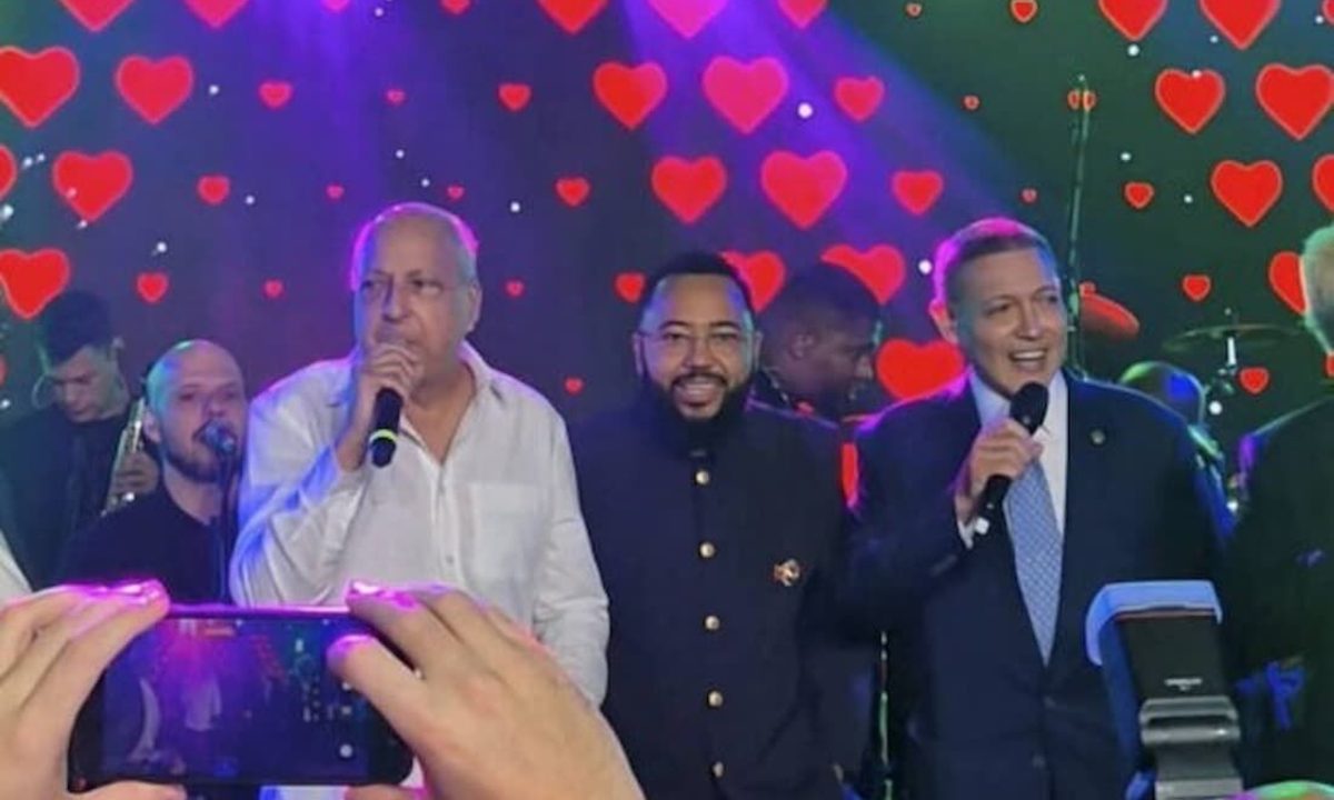 Foto mostra a festa do ministro Nunes Marques