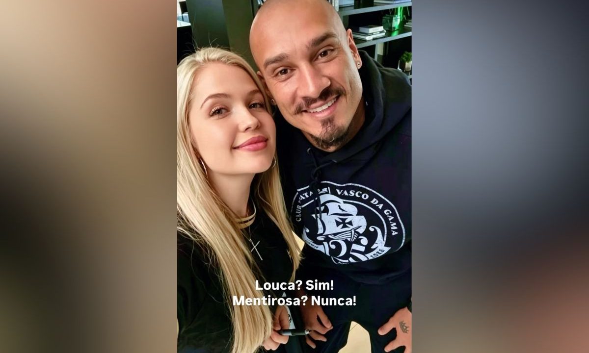 Foto publicada por Larissa Jardim ao lado do zagueiro Maicon, do Coritiba.