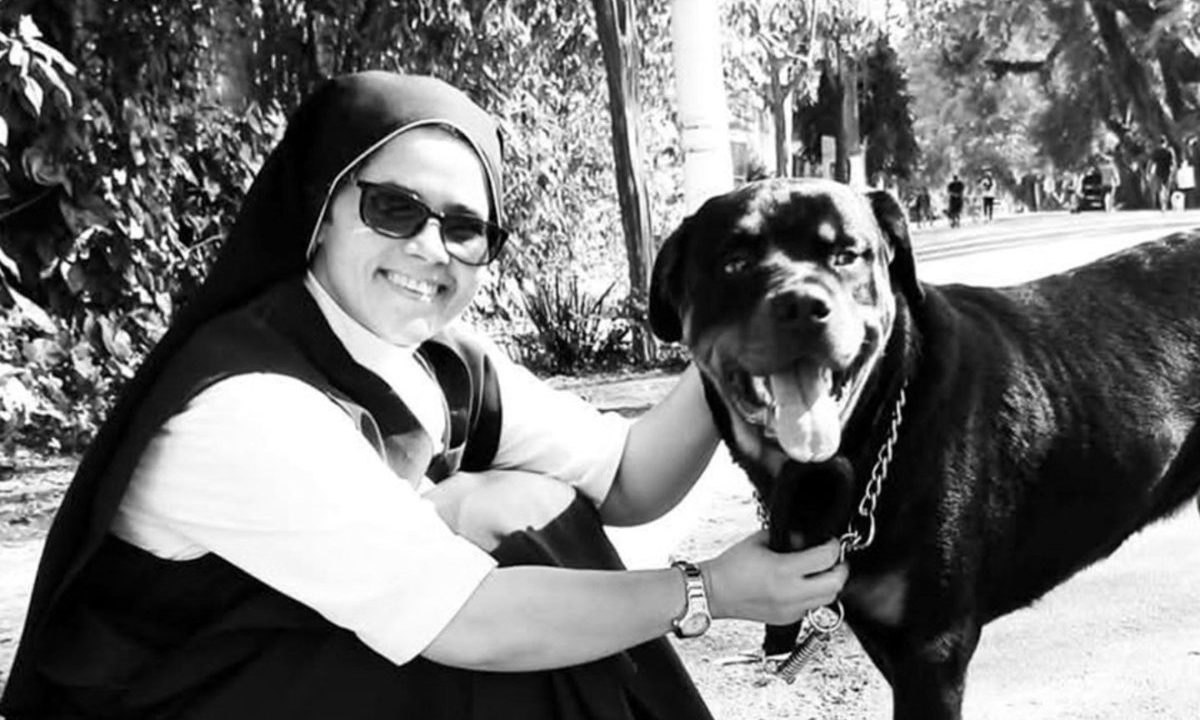 foto em preto e branco da freira brasileira que morreu afogada na Itália