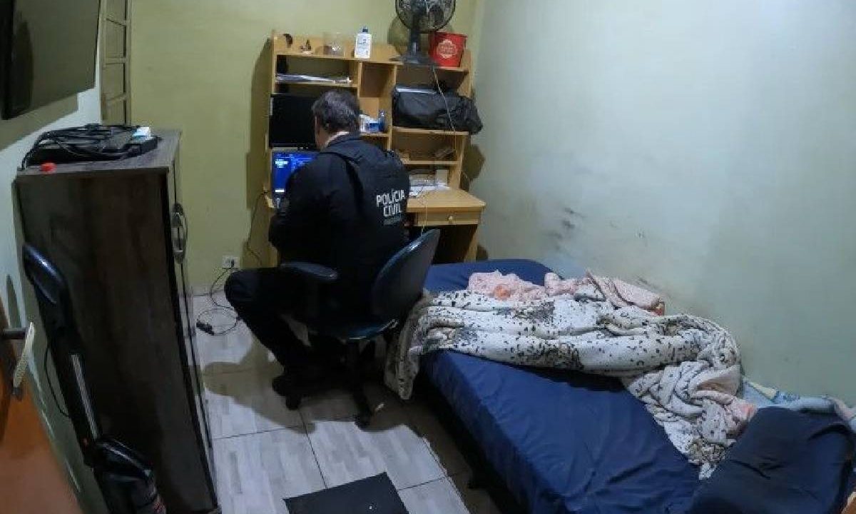 Foto mostra operação que prendeu homem suspeito de abuso sexual