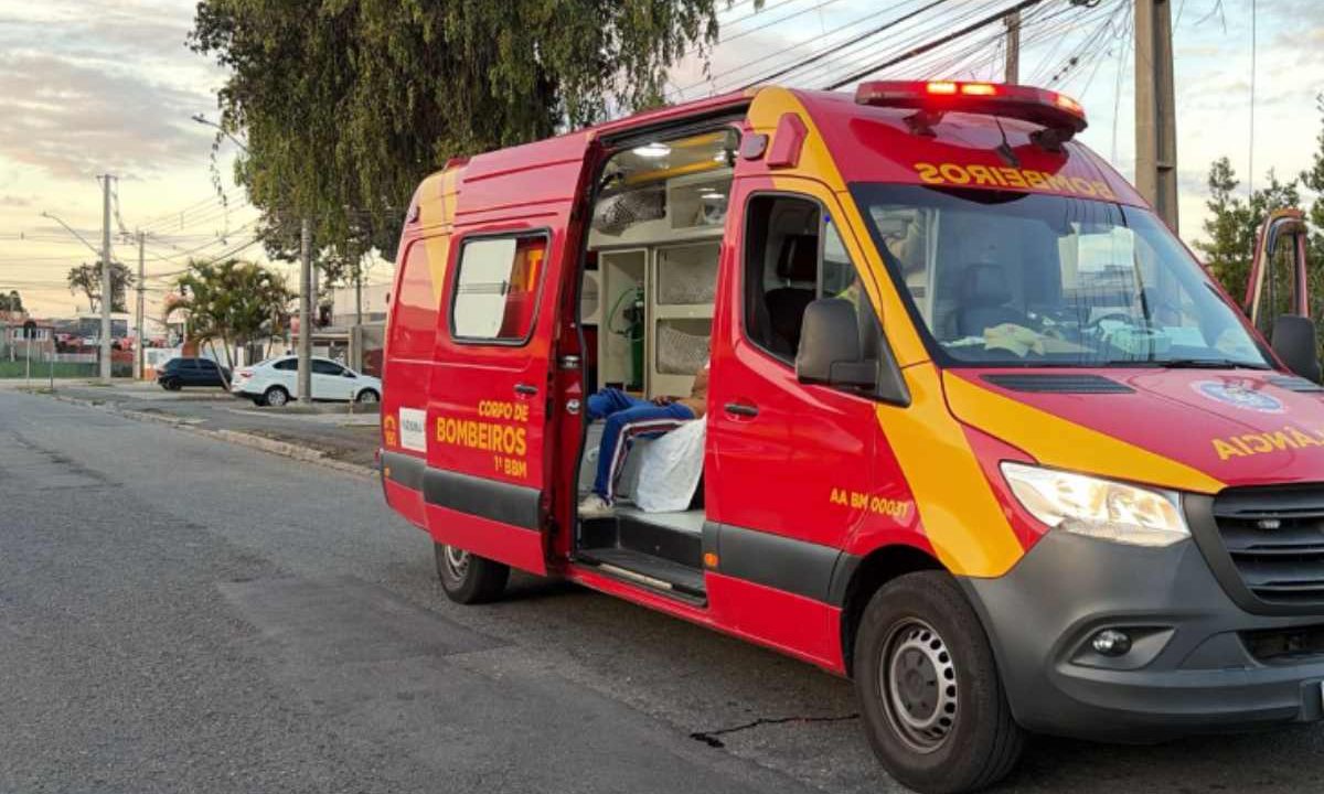 Homem agredido no Parolin sendo resgatado pelo Siate
