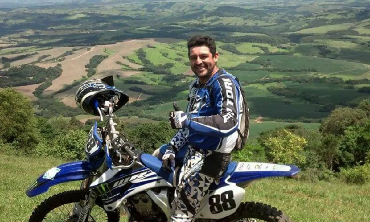 Foto de Jonathan Giuliangelu, de 44 anos, caminhoneiro que morreu após caminhão despencar de pontilhão na BR-376, em Apucarana, no Paraná.