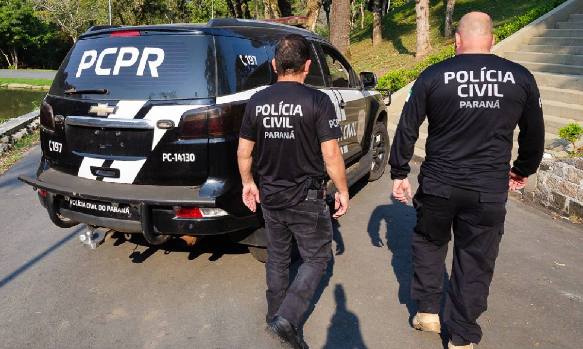 Foto mostra policiais da PCPR
