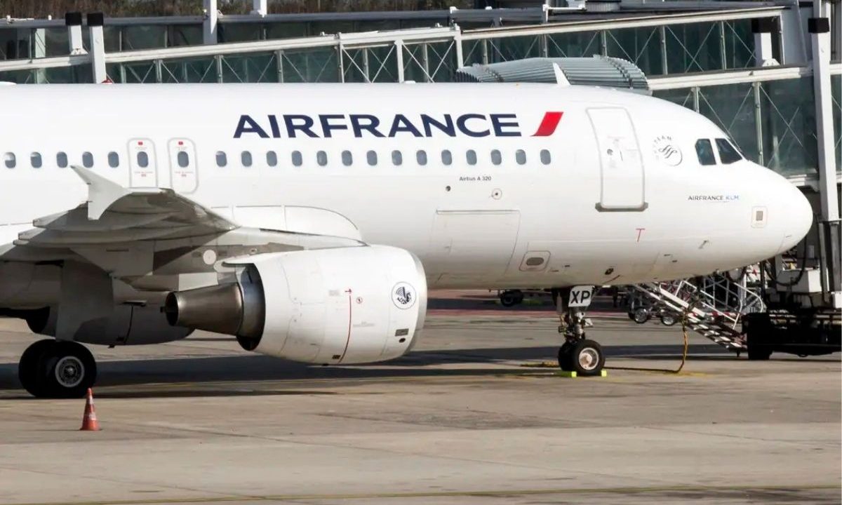 Justiça francesa condenou Air France e Airbus pela queda do voo AF447, acidente aéreo que matou 228 pessoas em 2009. A imagem mostra um avião da Air France.