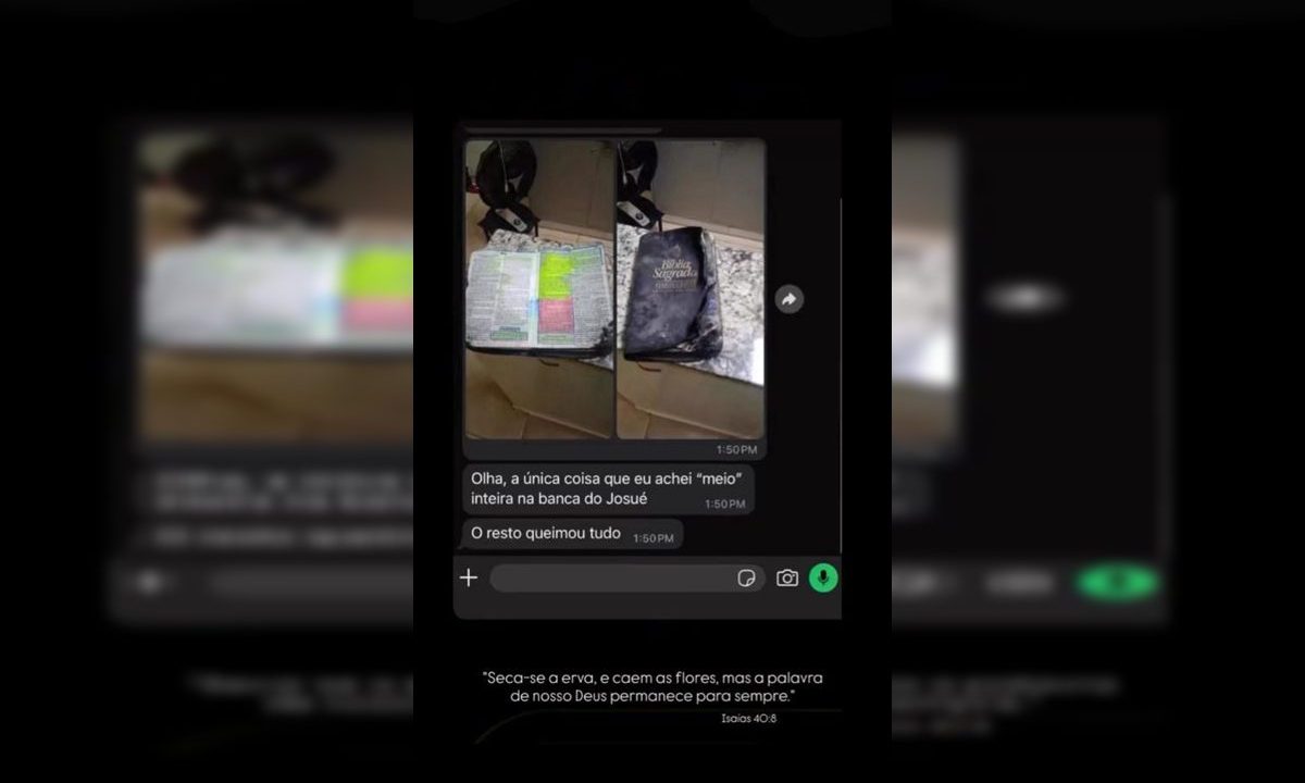 Imagem mostra a captura de tela de uma conversa no aplicativo de mensagens WhatsApp em que uma pessoa diz: "meio estranho", em relação a bíblia estar intacta após a loja de importados pegar fogo e bíblia resistir ao incêndio