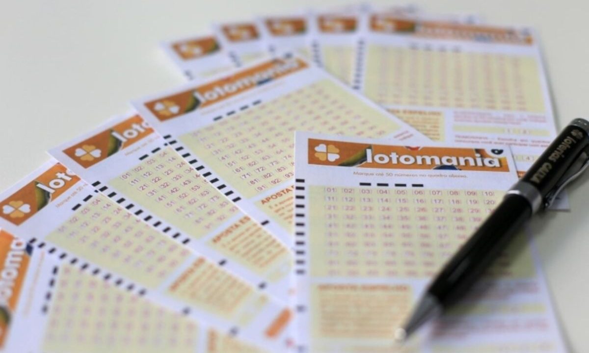 Caneta sobre os volantes da Lotomania 2920.
