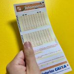 Volante da Lotomania 2929 com o fundo amarelo
