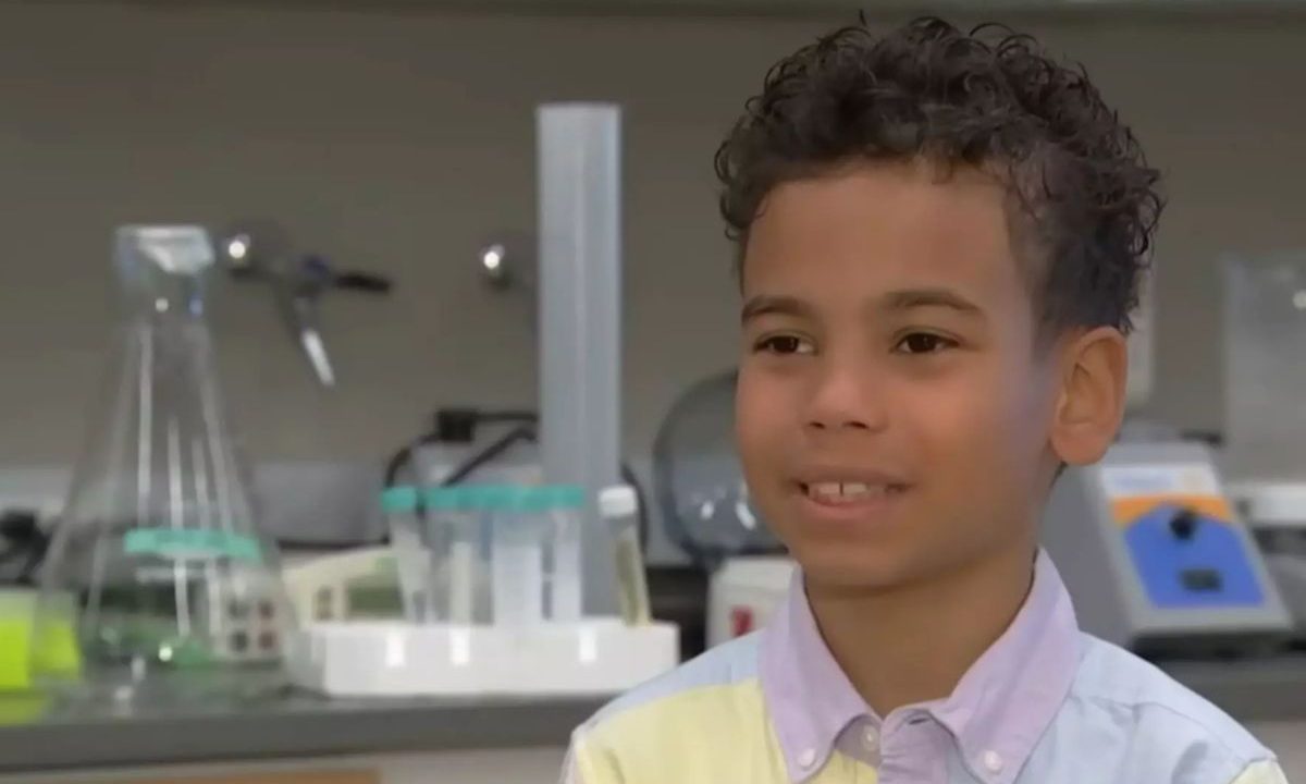 Menino de 9 anos que ingressou na faculdade e estuda neurociência