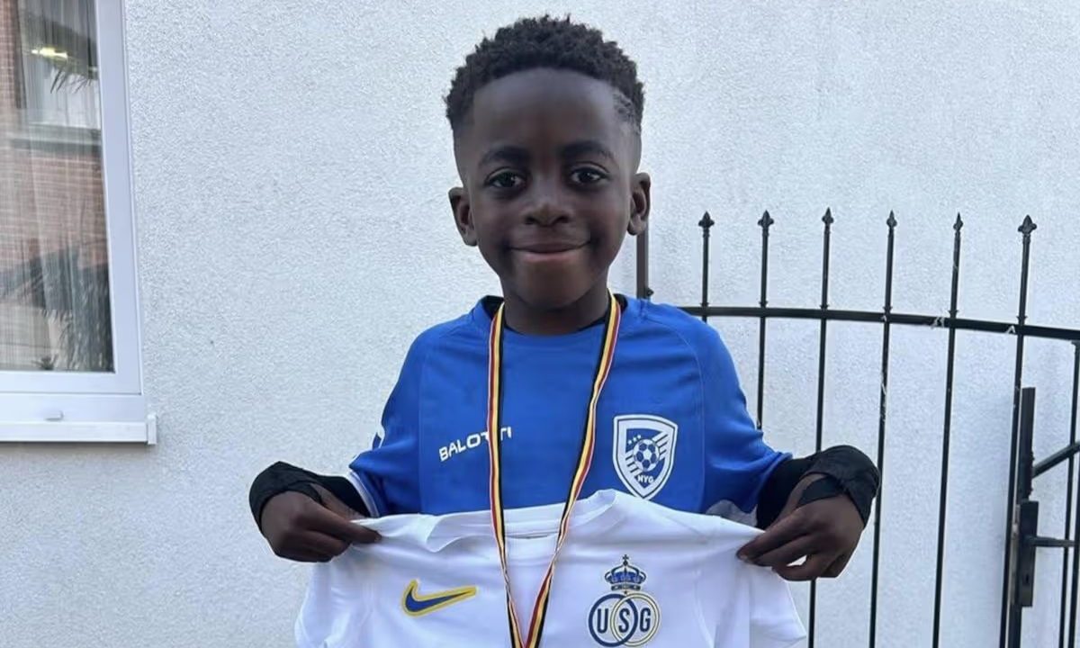 Foto de Jean Kylian Essombe, menino de 7 anos que morreu após brinquedo inflável ser arremessado pelo vento.
