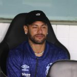 Neymar no banco de reservas do Couto Pereira, em Coritiba x Santos