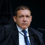 Nunes Marques pede parecer da PGR sobre pedido de revisão criminal de Jair Bolsonaro. A foto mostra Nunes Marques no STF.