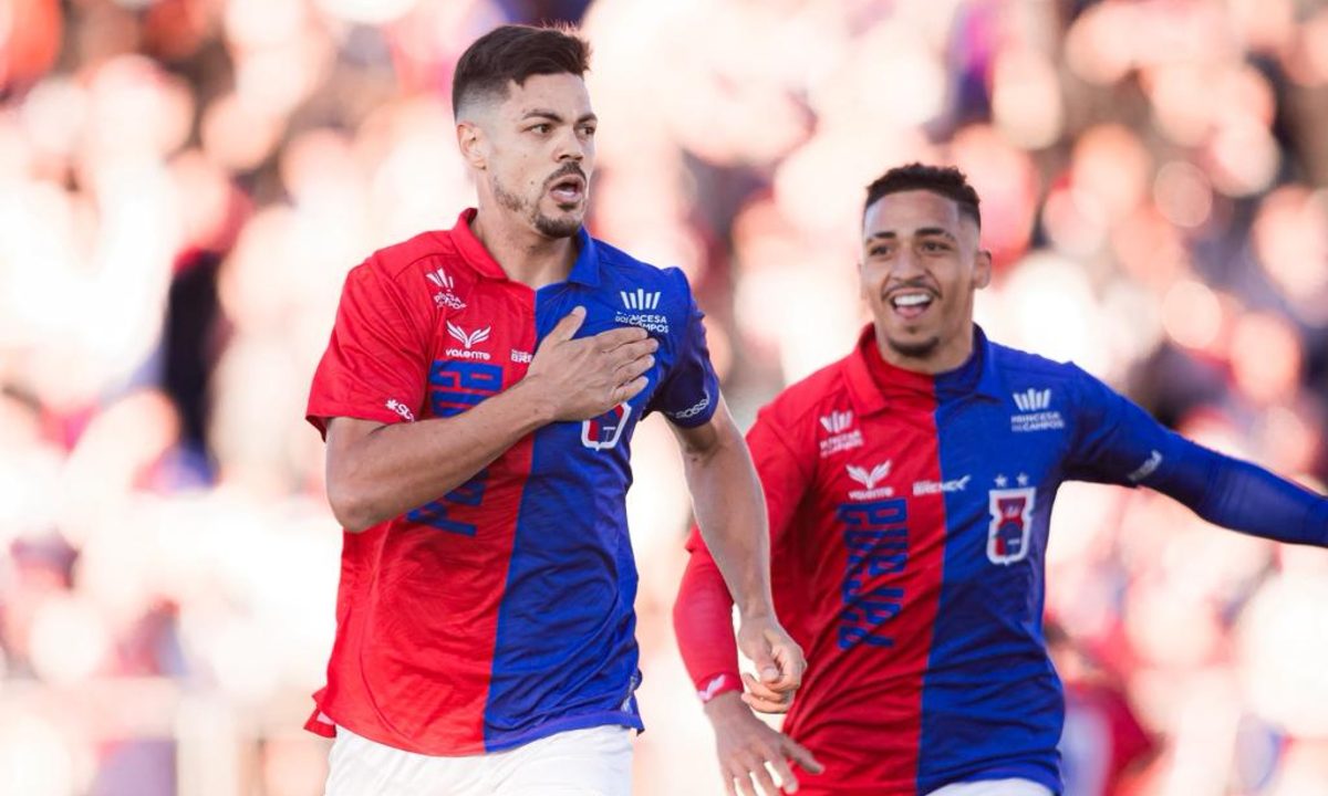 Paraná Clube goleou o Toledo na Vila Capanaema
