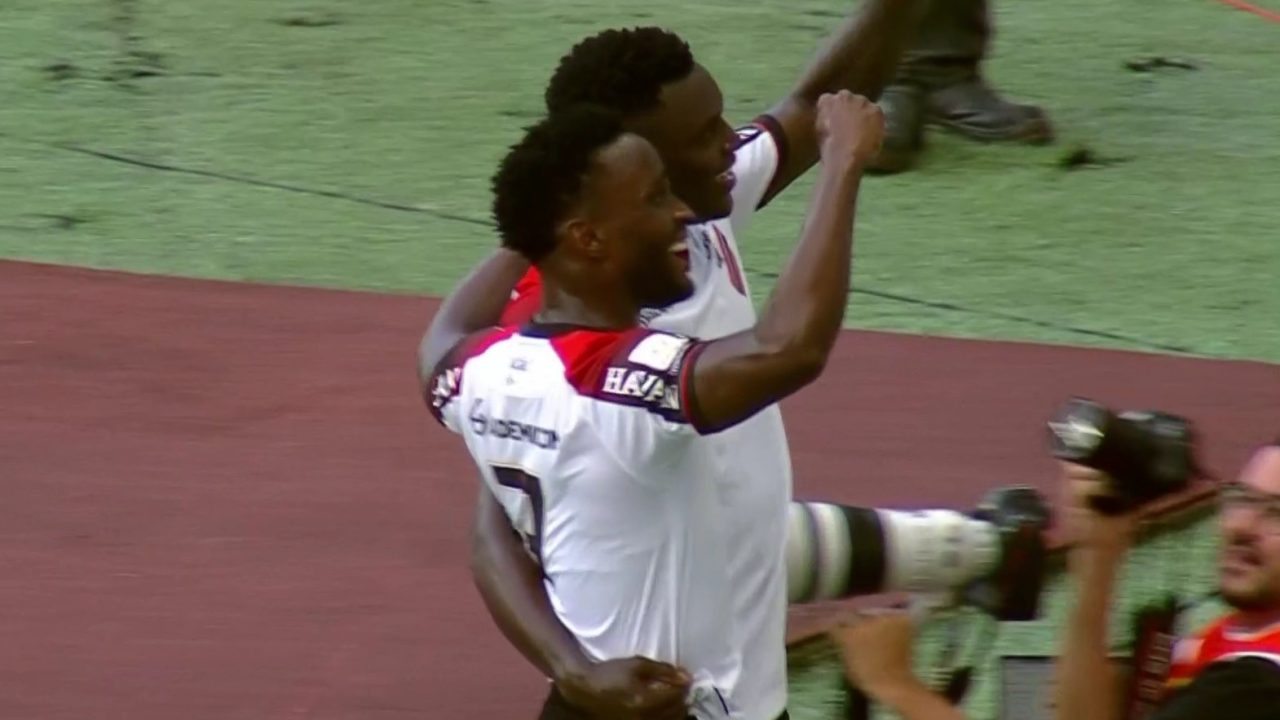 Viveros e Mendoza em Remo x Athletico.