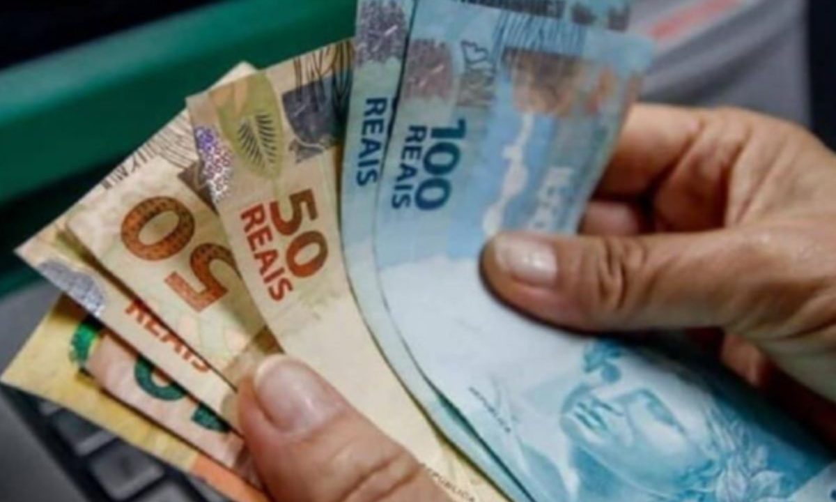 Notas de R$ 100 e R$ 50, representando os resultados da quina 7023
