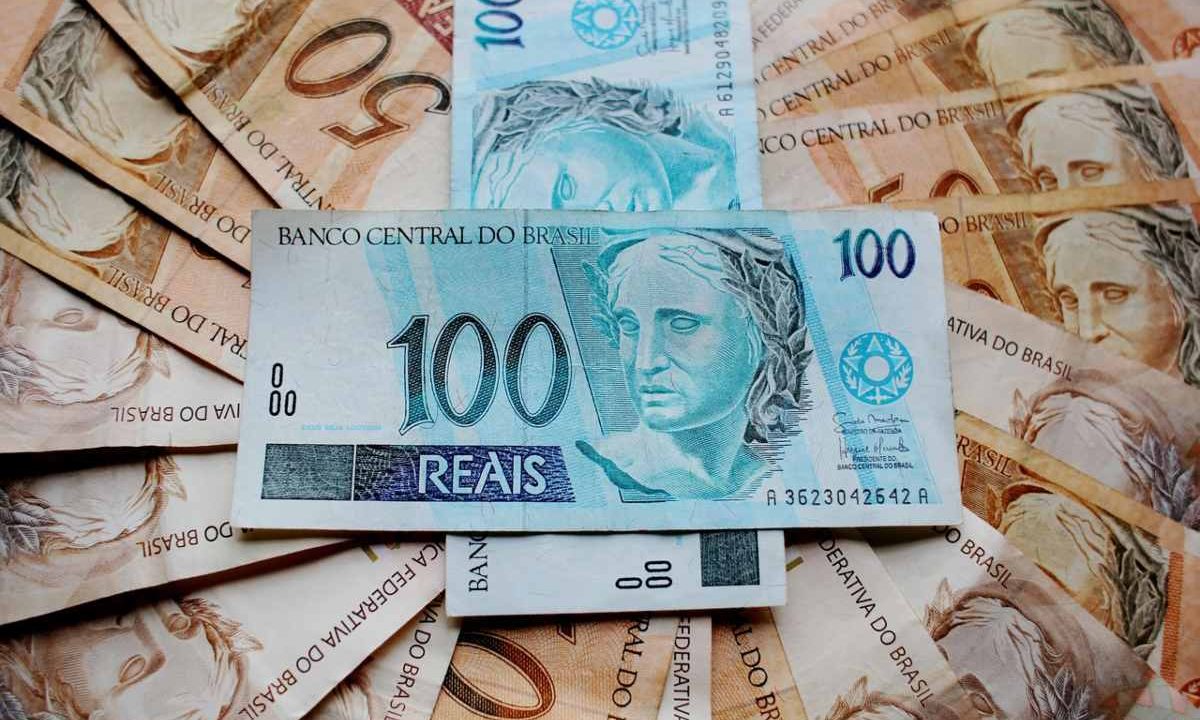 Dinheiro em quantidade para representar prêmio da Super Sete 843