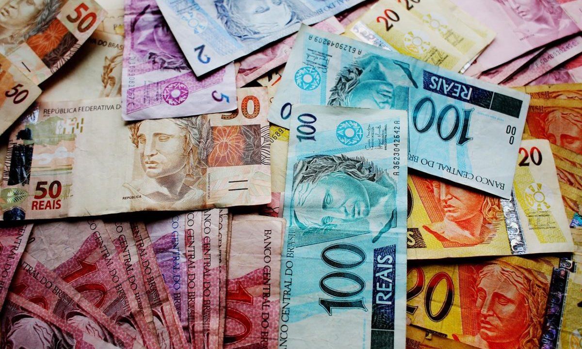 Dinheiro em quantidade para representar prêmio da Super Sete 850