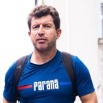 Tcheco, técnico do Paraná Clube, chega ao estádio antes da partida contra o Paranavaí pela final da Segundona Paranaense.
