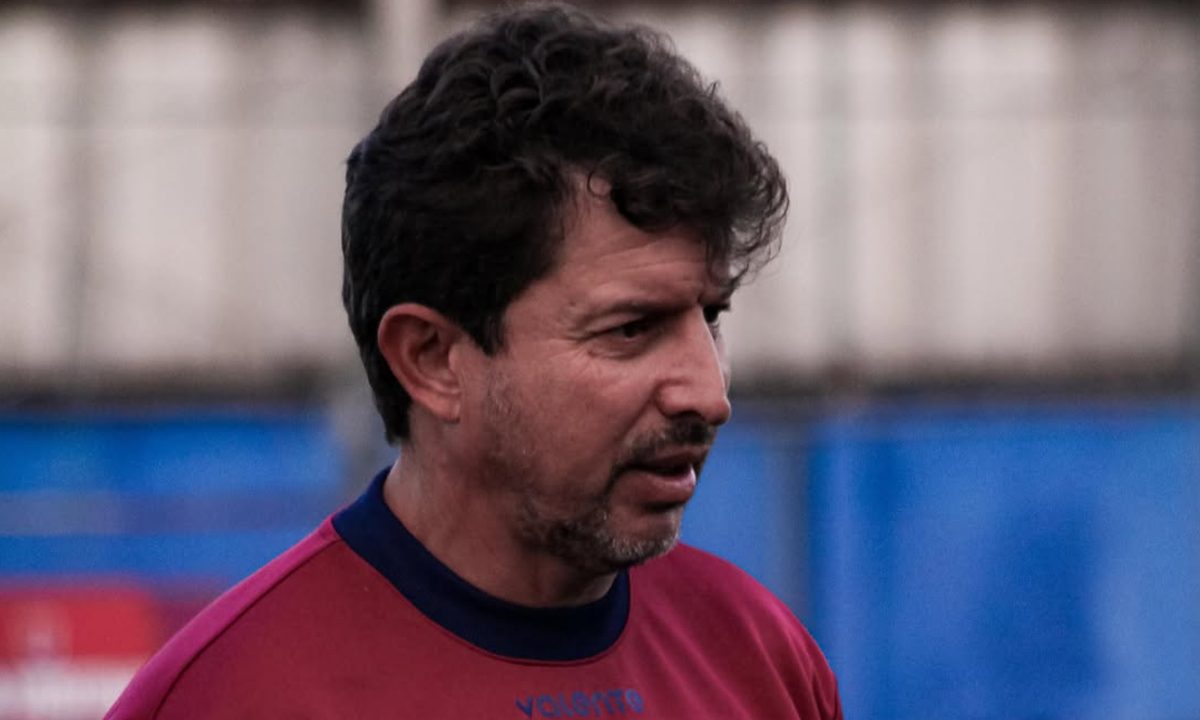 Foto de Tcheco, técnico do Paraná Clube