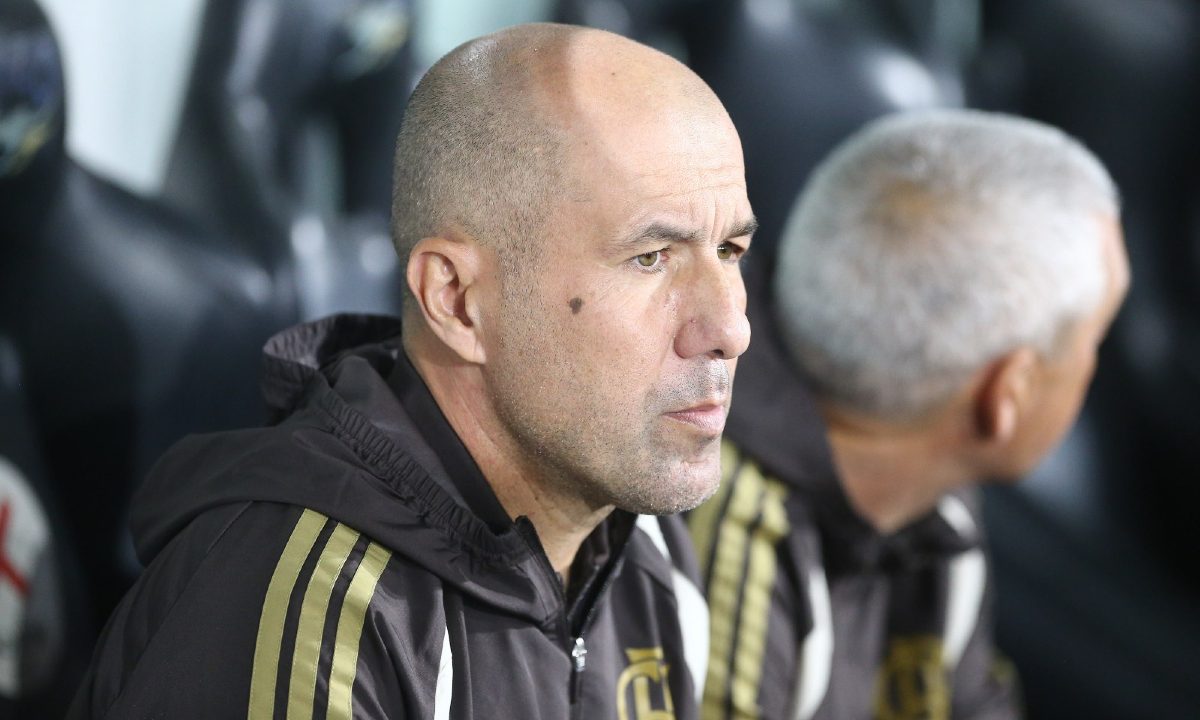 Técnico do Flamengo, Leonardo Jardim, na Arena da Baixada para jogo contra o Athletico