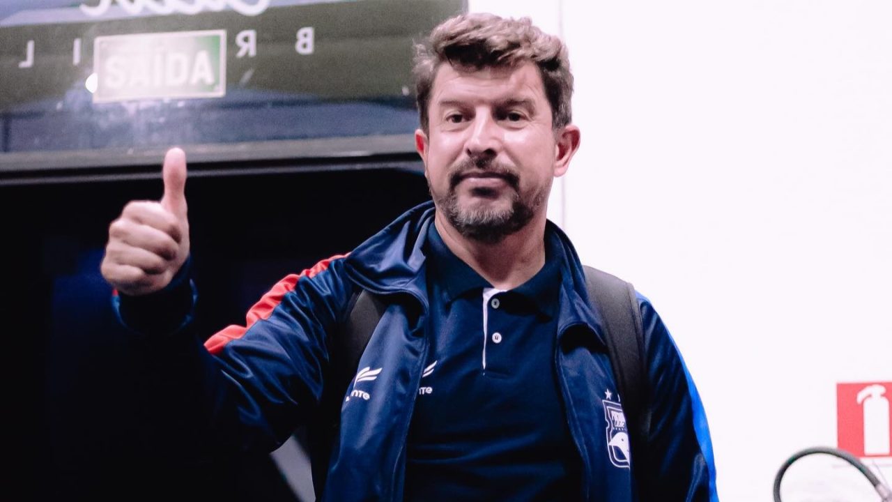 Tcheco, técnico do Paraná Clube.