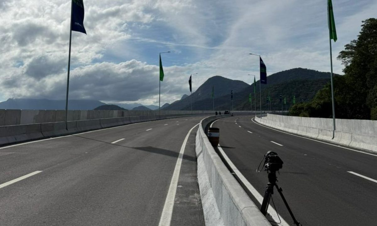 Foto da ponte de Guaratuba inaugurada nesta sexta-feira (1º).