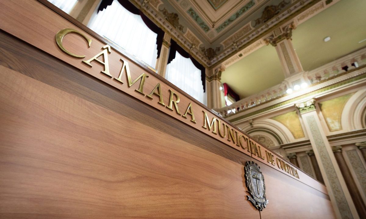 foto de dentro da câmara de curitiba onde o vereador foi alvo de operação