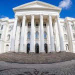 fachada do prédio histórico da UFPR. Imagem ilustrativa para matéria: Vestibular da UFPR: candidatos precisam se adaptar ao novo formato; veja como se preparar para a prova