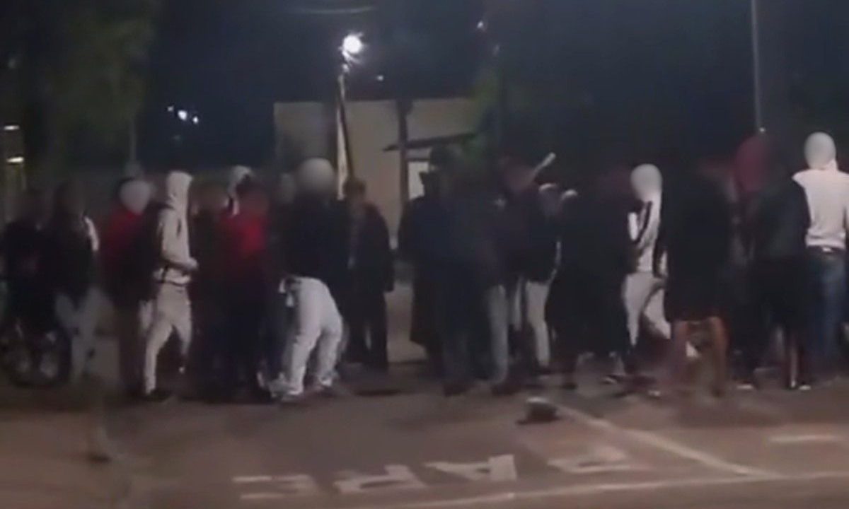 video-briga-alunos-colegio-estadual-estudante-ferido-tatuquara