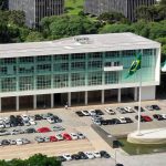 O palácio iguaçu é onde fica o o governo do paraná, assunto da pesquisa da veritá de junho