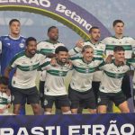 Time do Coritiba posa para foto antes de jogo do Brasileirão 2026